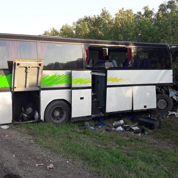 На Ставрополье рейсовый автобус протаранил грузовик, два человека погибли